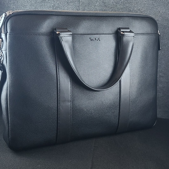 tumi triple compartment brief